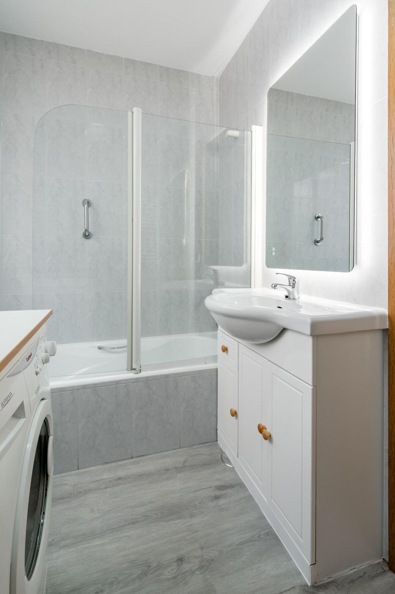 Charming Studio Avenida America Мадрид Екстериор снимка
